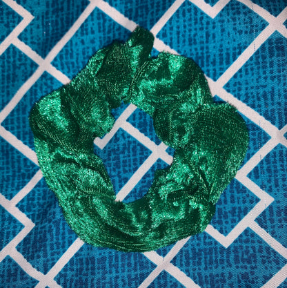 VELVET SCRUNCHIES