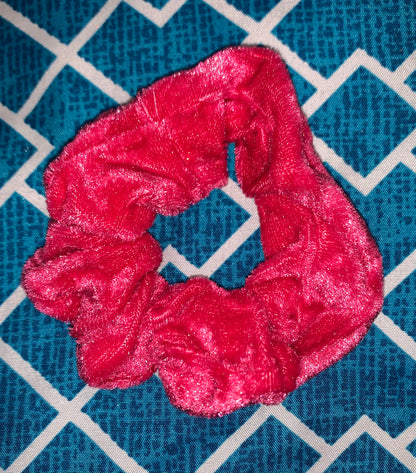 VELVET SCRUNCHIES