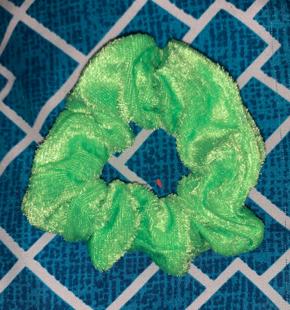 VELVET SCRUNCHIES