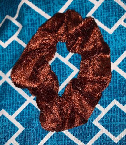 VELVET SCRUNCHIES