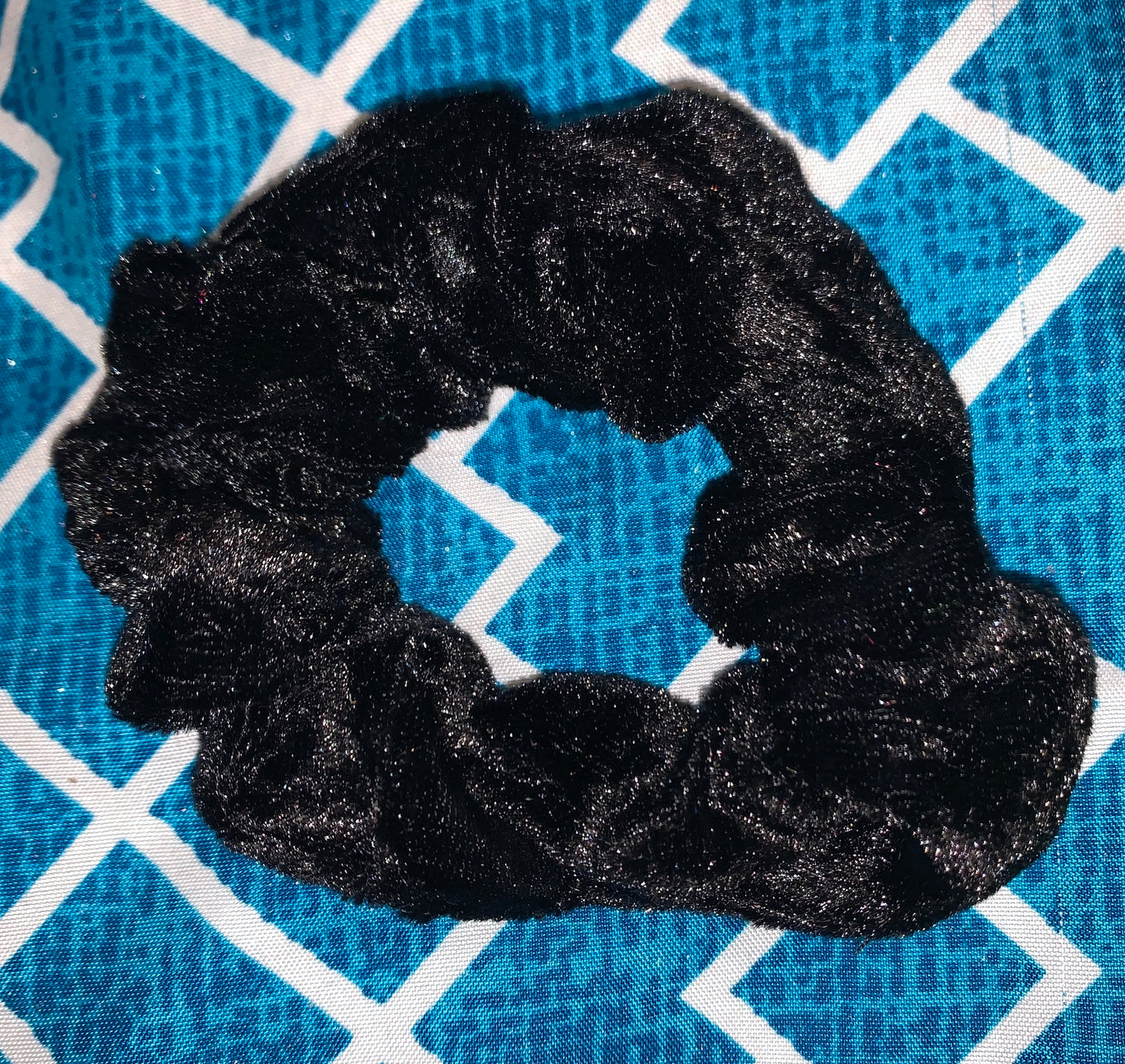 VELVET SCRUNCHIES