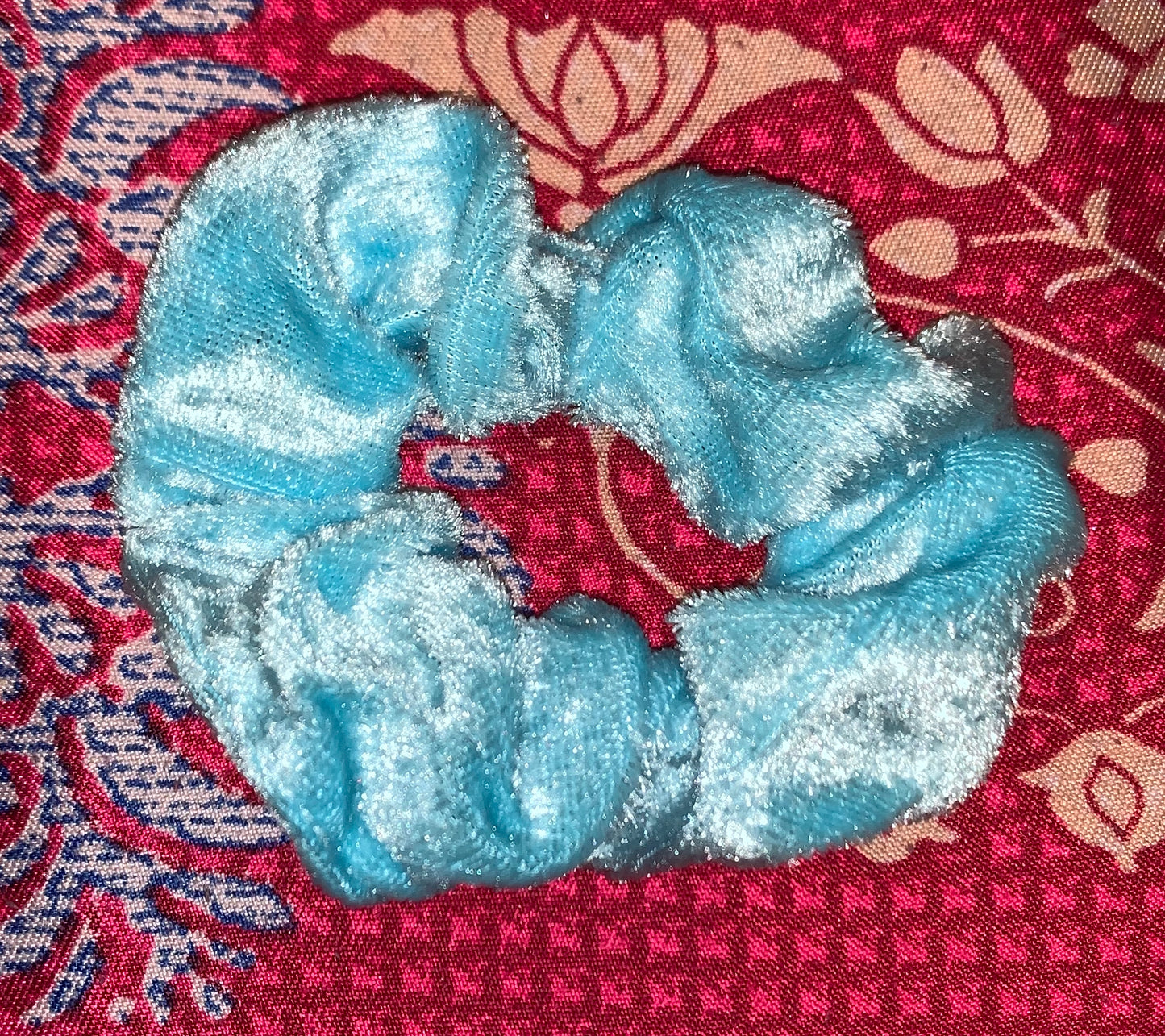 VELVET SCRUNCHIES