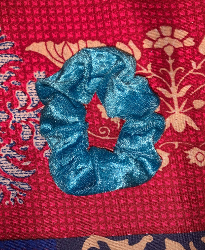 VELVET SCRUNCHIES