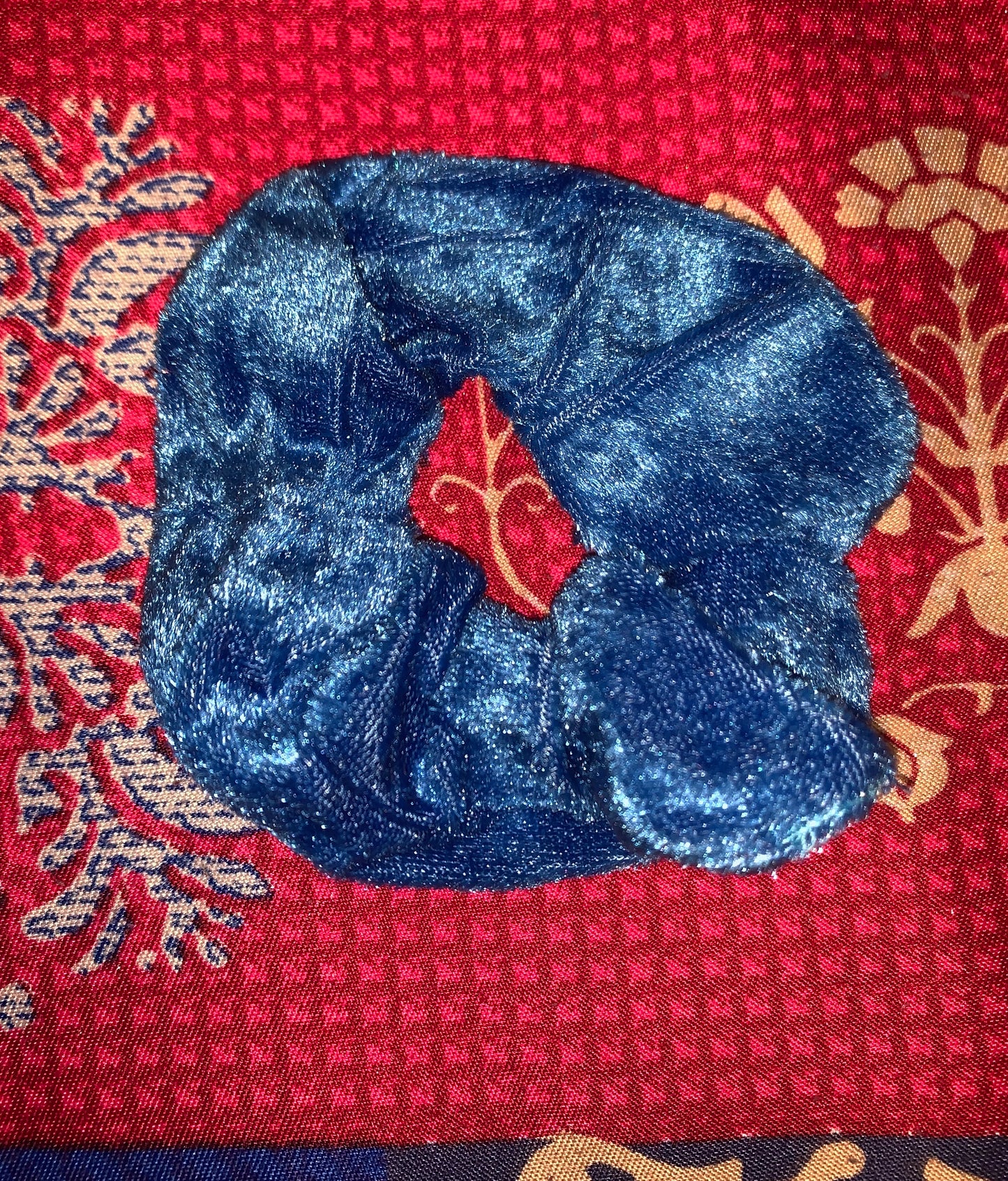 VELVET SCRUNCHIES