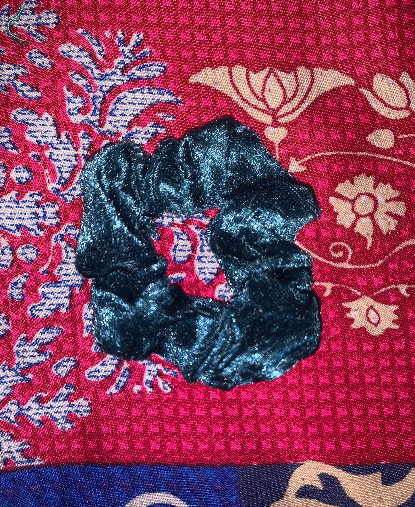 VELVET SCRUNCHIES