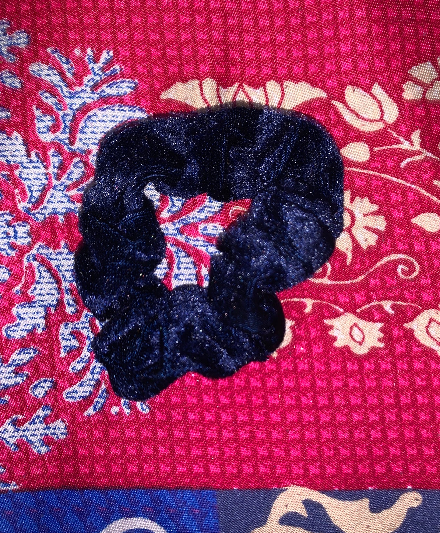 VELVET SCRUNCHIES