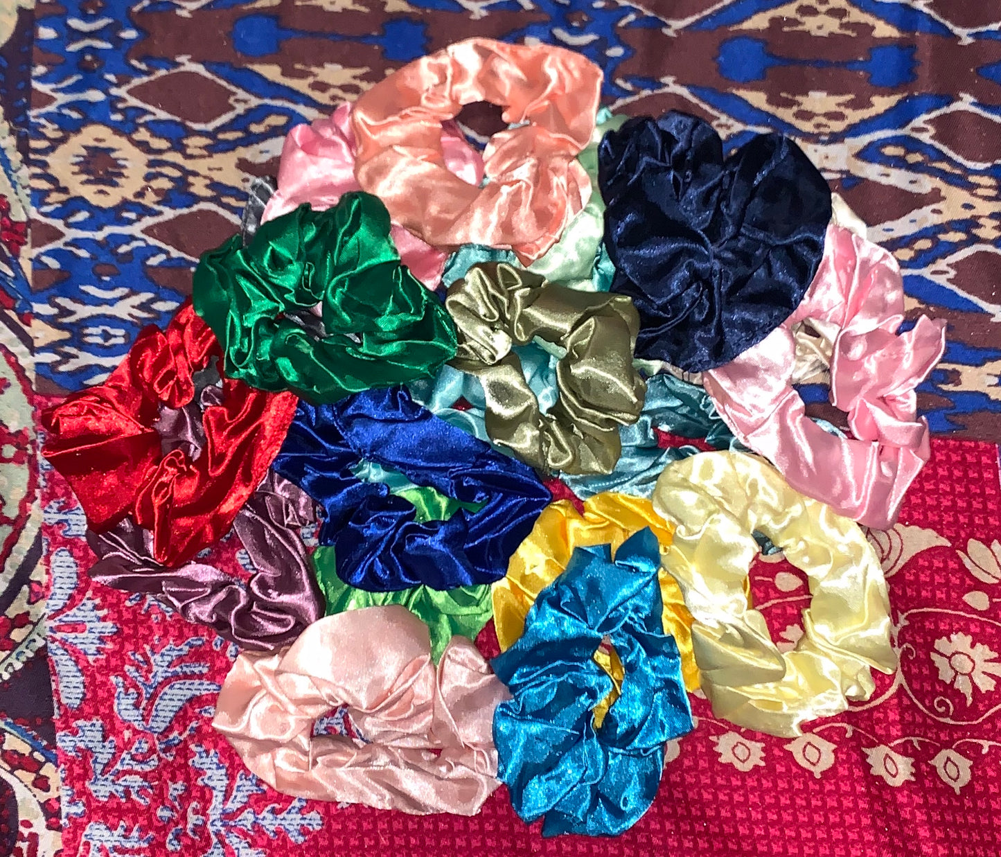 SILKY SATIN SCRUNCHIES