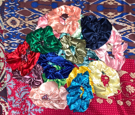 SILKY SATIN SCRUNCHIES