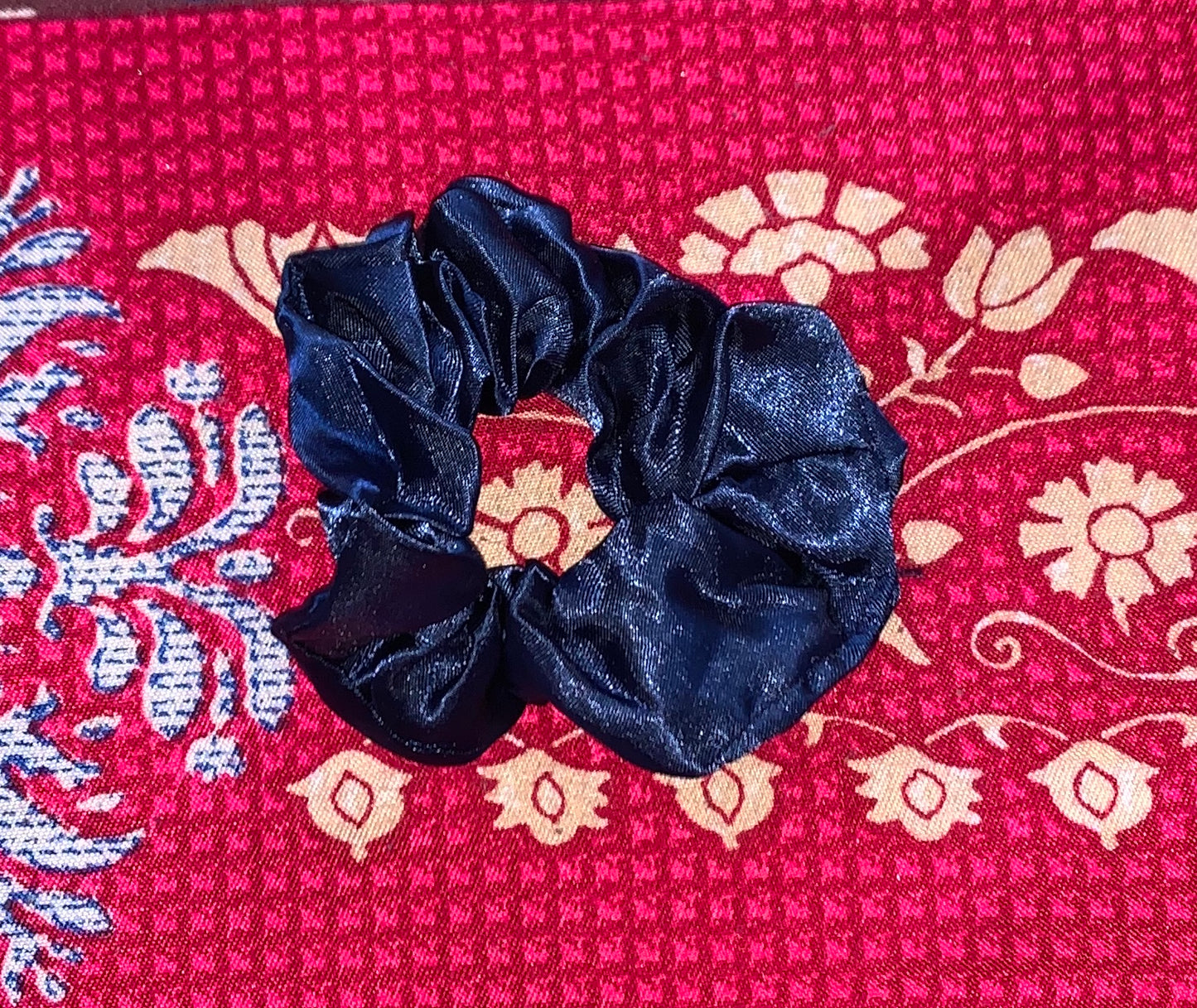 SILKY SATIN SCRUNCHIES