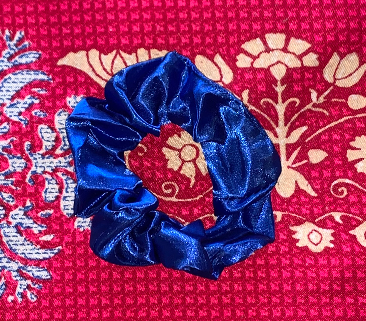 SILKY SATIN SCRUNCHIES