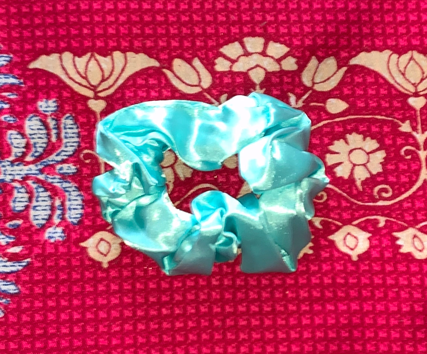 SILKY SATIN SCRUNCHIES