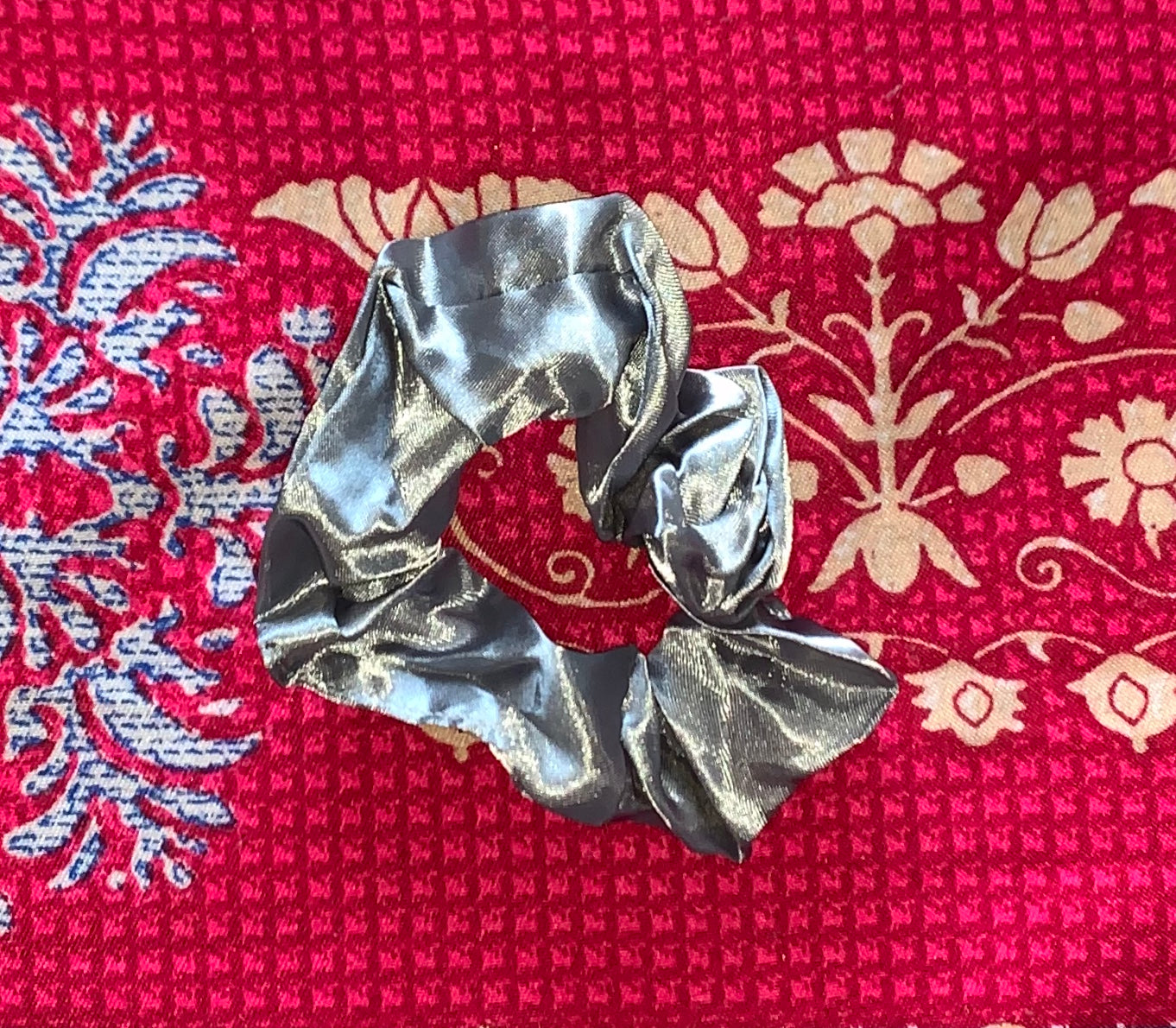 SILKY SATIN SCRUNCHIES