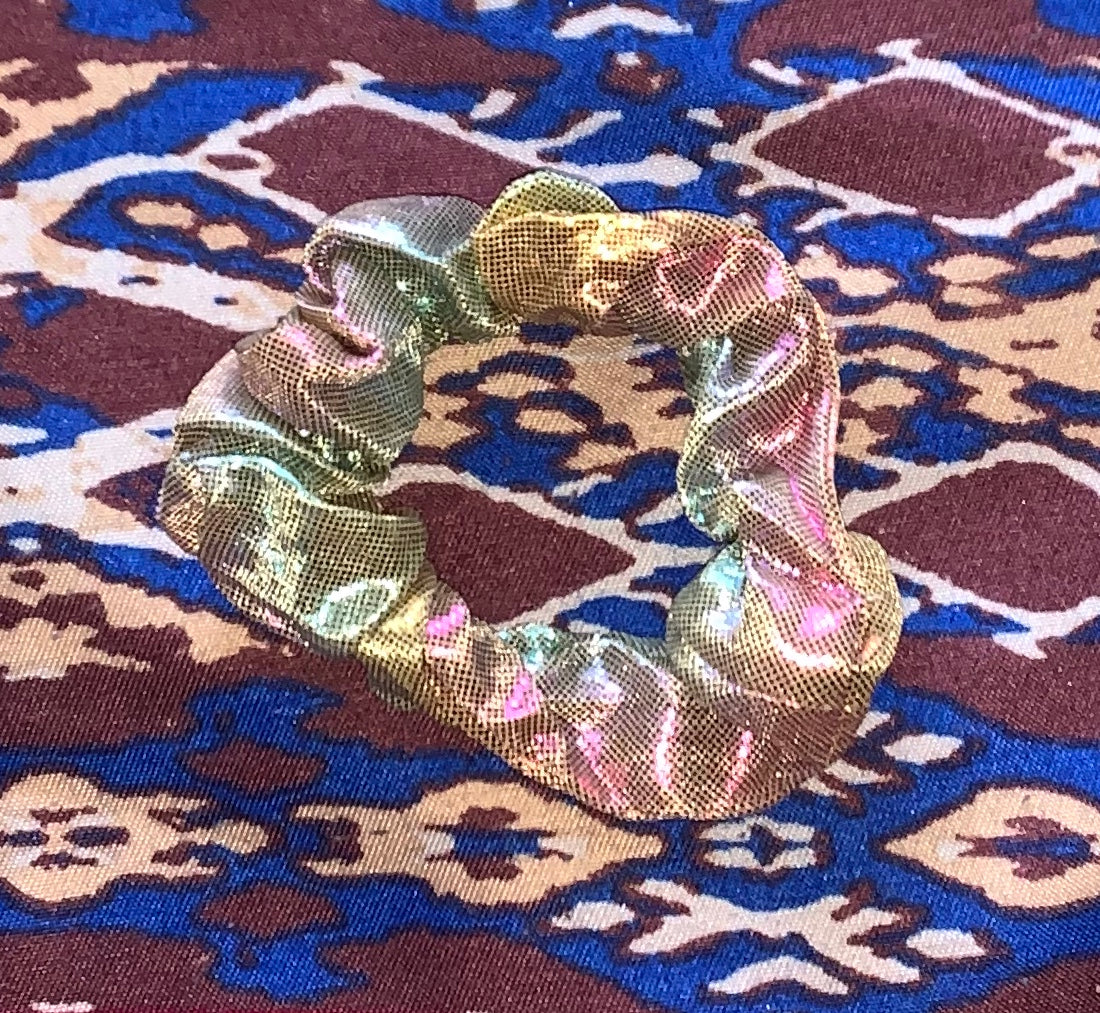 SHINY METALLIC SCRUNCHIES