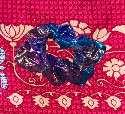 SHINY METALLIC SCRUNCHIES